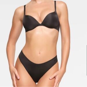 SKIMS Ultimate Push Up Bra 36B